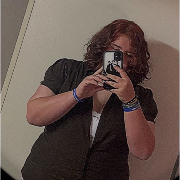 Meet your Posher, Rilee - Picture 1 of 1